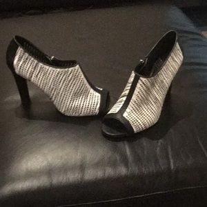 Calvin Klein Kallie Striaton